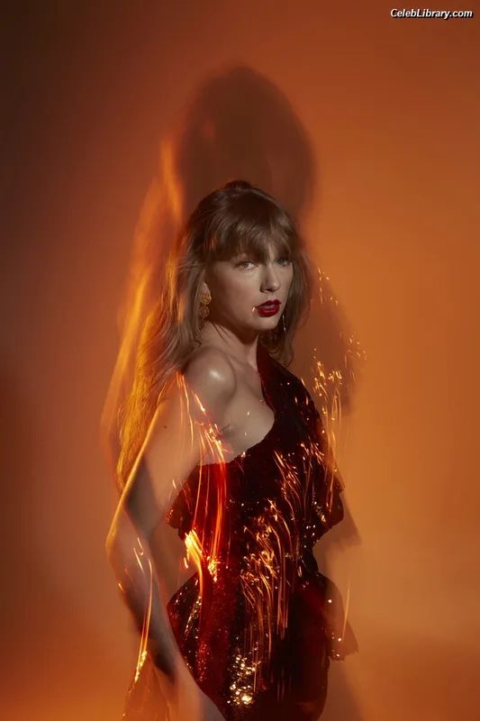 Taylor Swift photo 23 of 4190