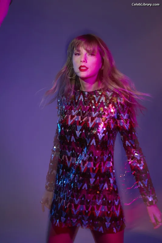 Taylor Swift photo 1 of 4190