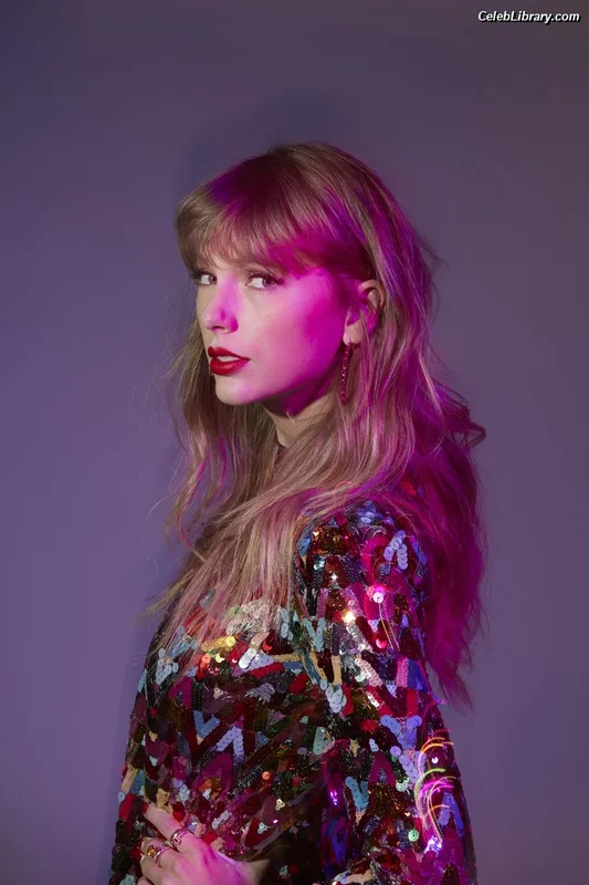 Taylor Swift photo 2 of 4190