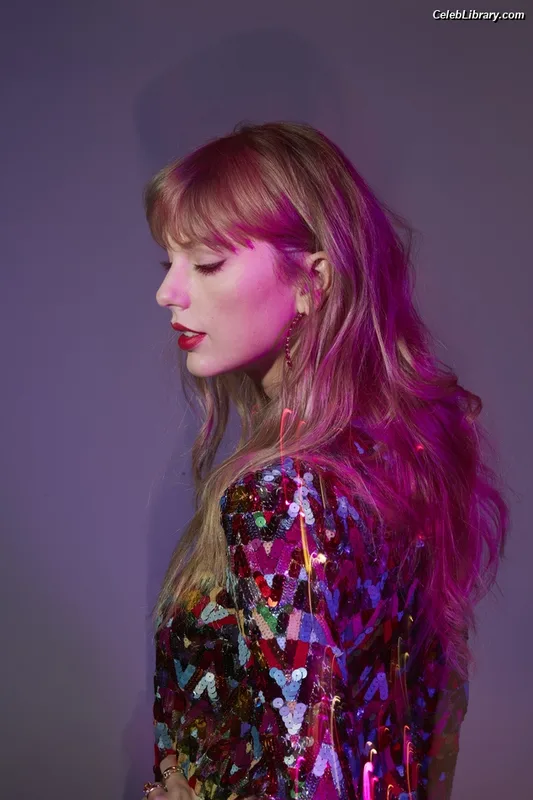 Taylor Swift photo 13 of 4190