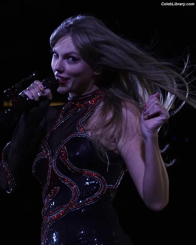 Taylor Swift photo 4 of 4190