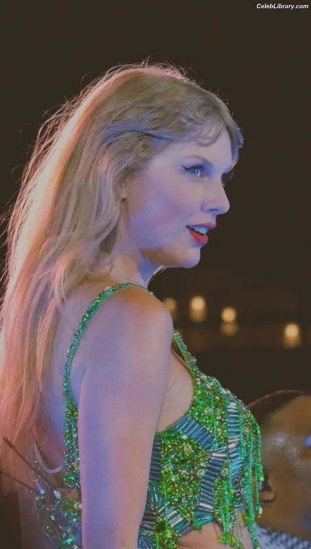 Taylor Swift photo 22 of 4190