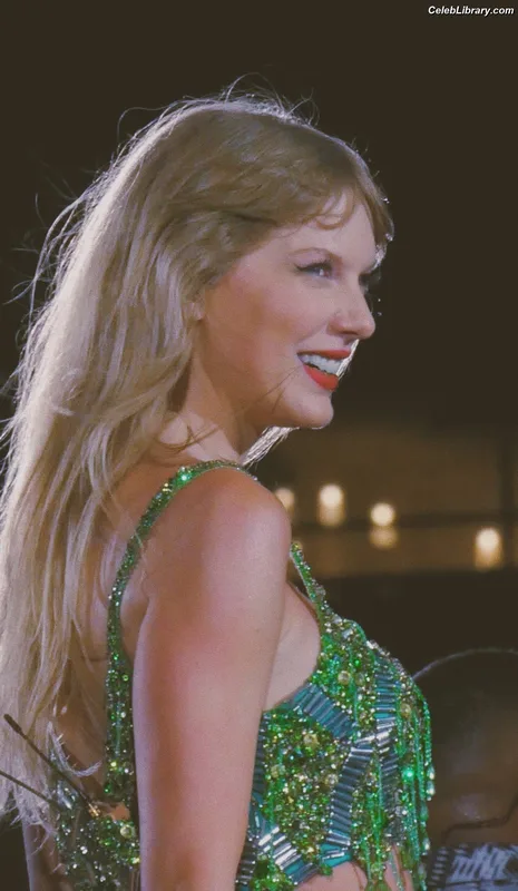 Taylor Swift photo 5 of 4190