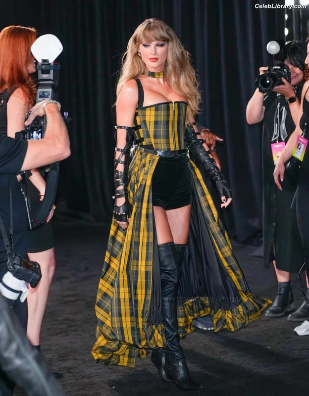 Taylor Swift photo 3 of 4190