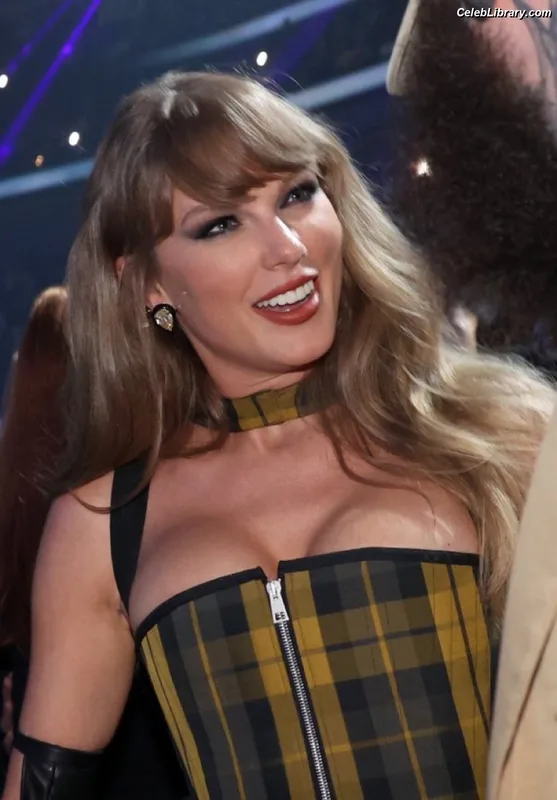Taylor Swift photo 17 of 4190