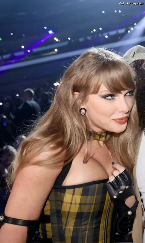 Taylor Swift photo 18 of 4190