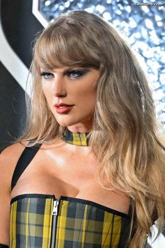 Taylor Swift photo 7 of 4190