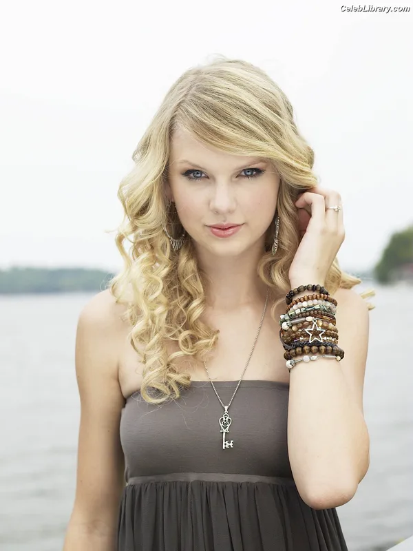 Taylor Swift photo 9 of 4190