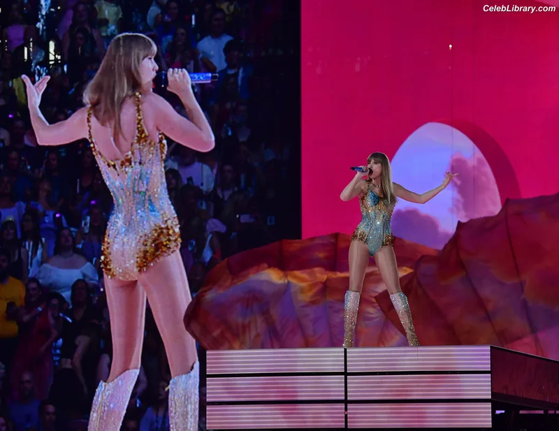 Taylor Swift photo 19 of 4190