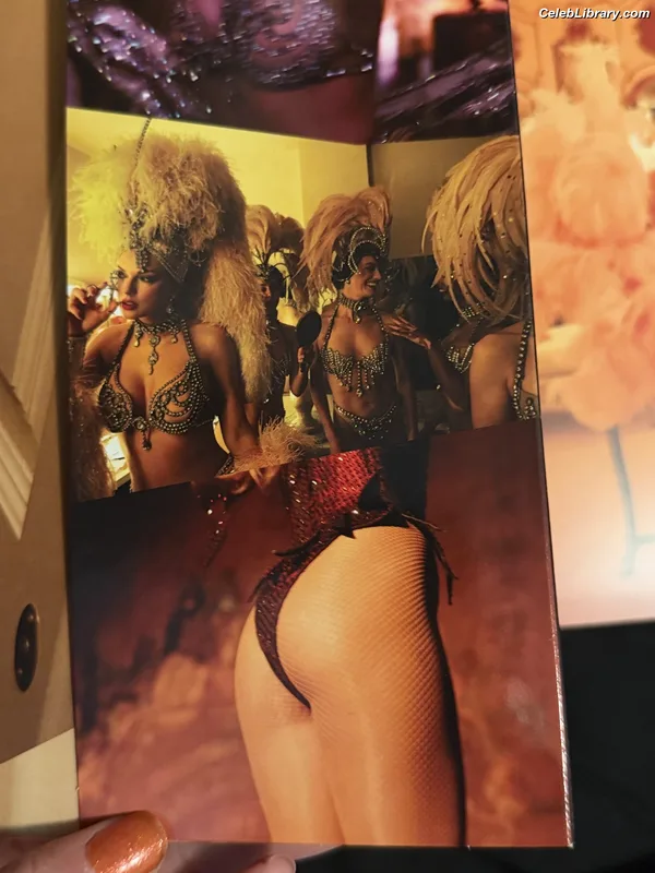Taylor Swift photo 1 of 4190