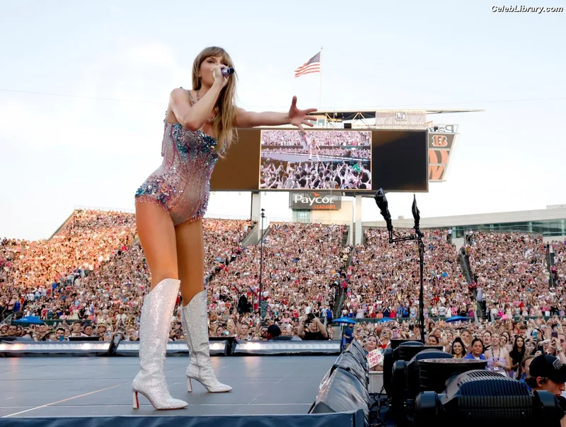Taylor Swift photo 22 of 4190