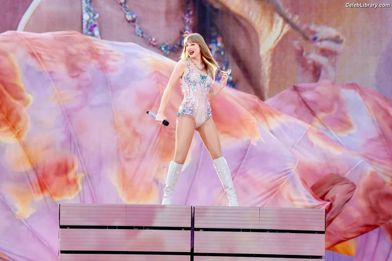 Taylor Swift photo 24 of 4190