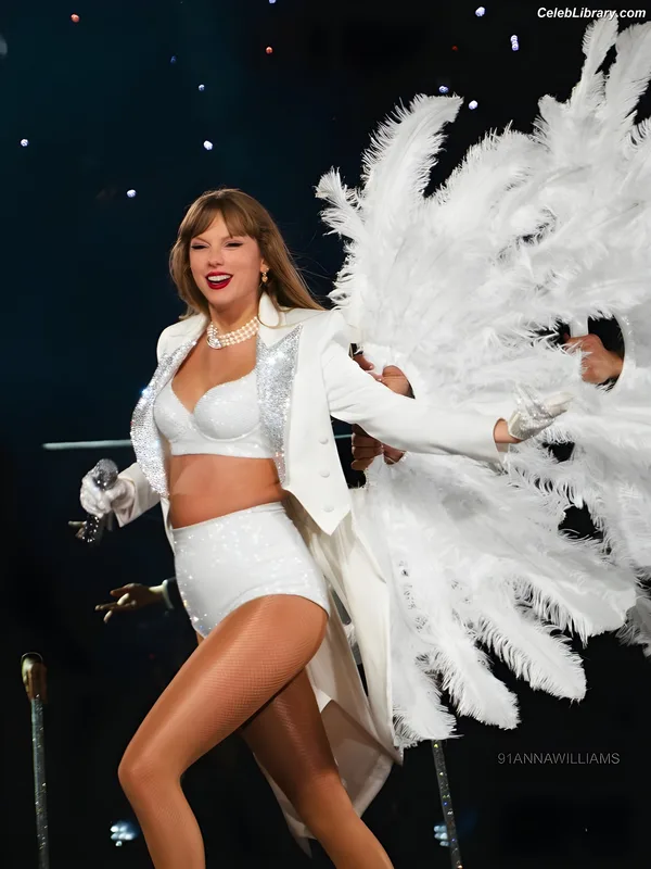 Taylor Swift photo 22 of 4190