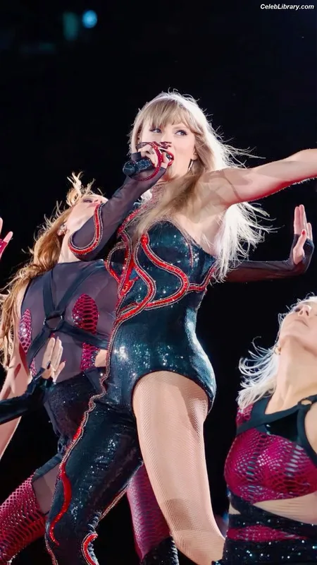 Taylor Swift photo 3 of 4190