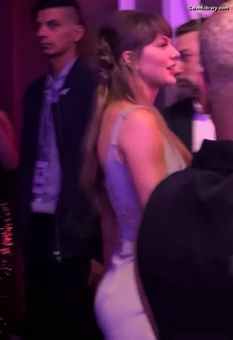 Taylor Swift photo 6 of 4190