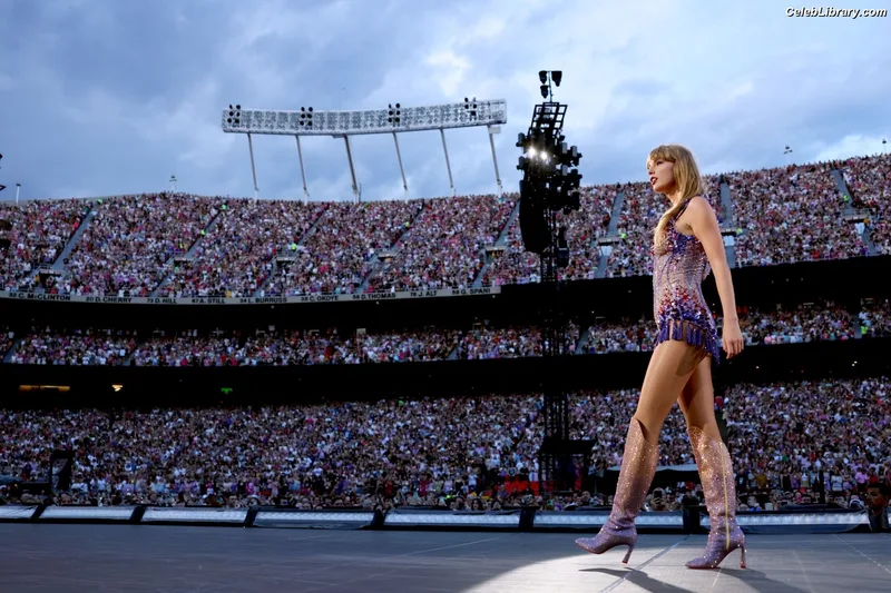 Taylor Swift photo 1 of 4190