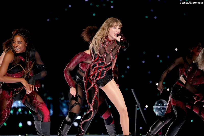Taylor Swift photo 6 of 4190