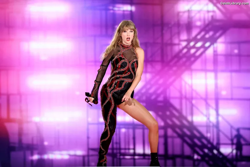 Taylor Swift photo 18 of 4190