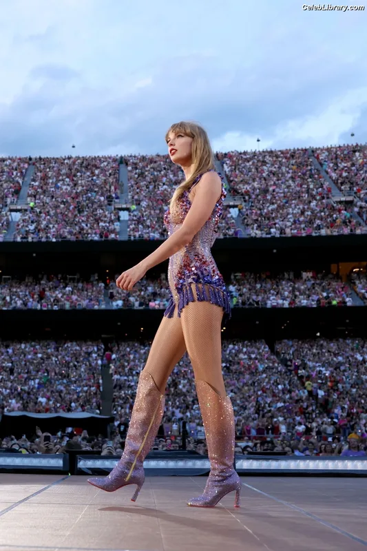 Taylor Swift photo 2 of 4190