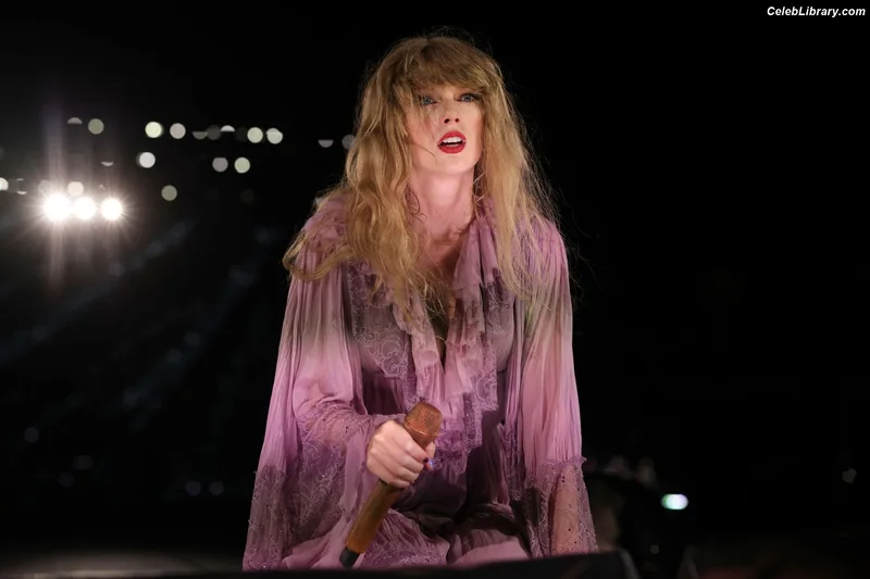 Taylor Swift photo 20 of 4190