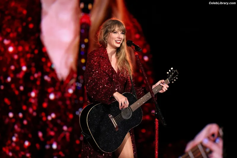 Taylor Swift photo 9 of 4190