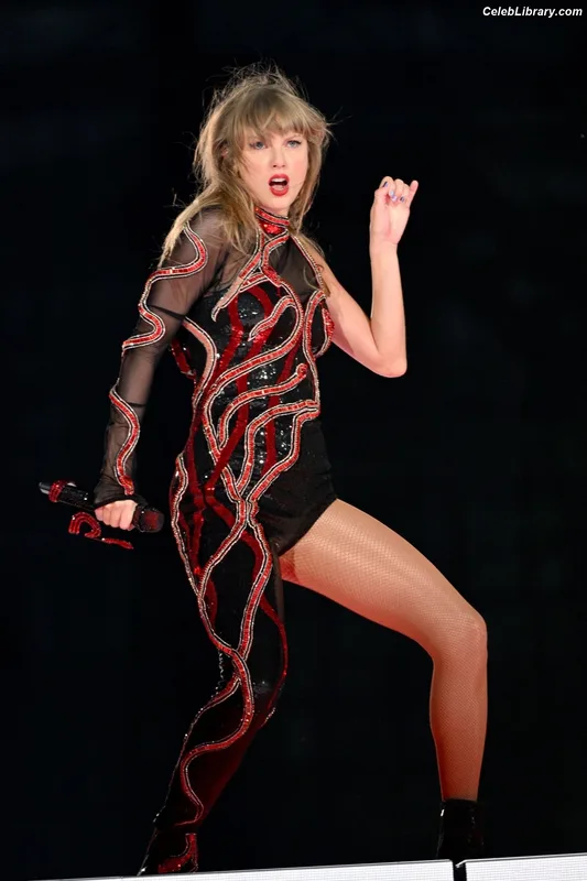 Taylor Swift photo 3 of 4190