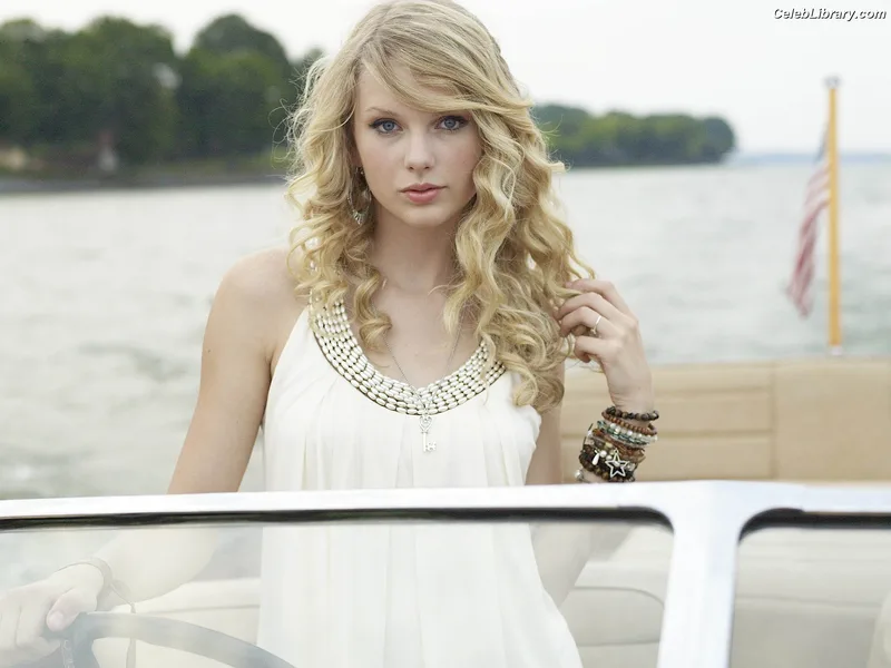 Taylor Swift photo 23 of 4190