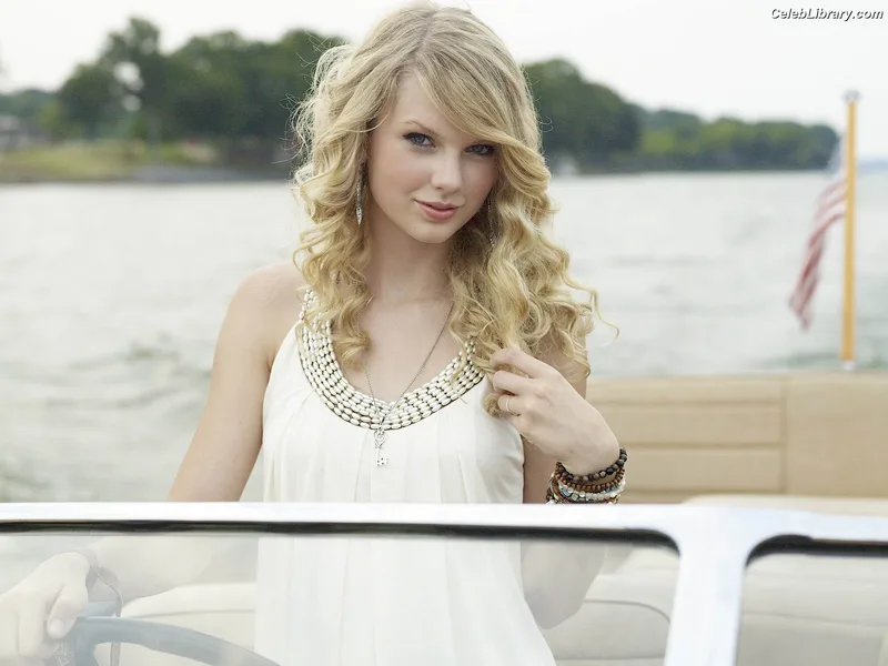 Taylor Swift photo 3 of 4190