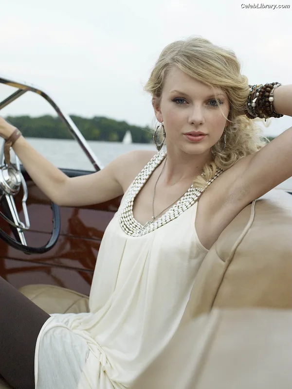 Taylor Swift photo 6 of 4190