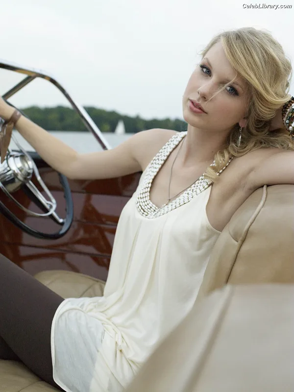 Taylor Swift photo 13 of 4190