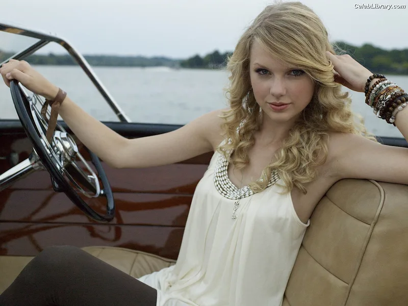 Taylor Swift photo 1 of 4190