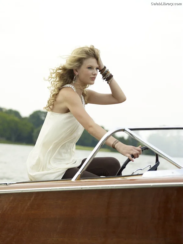 Taylor Swift photo 22 of 4190