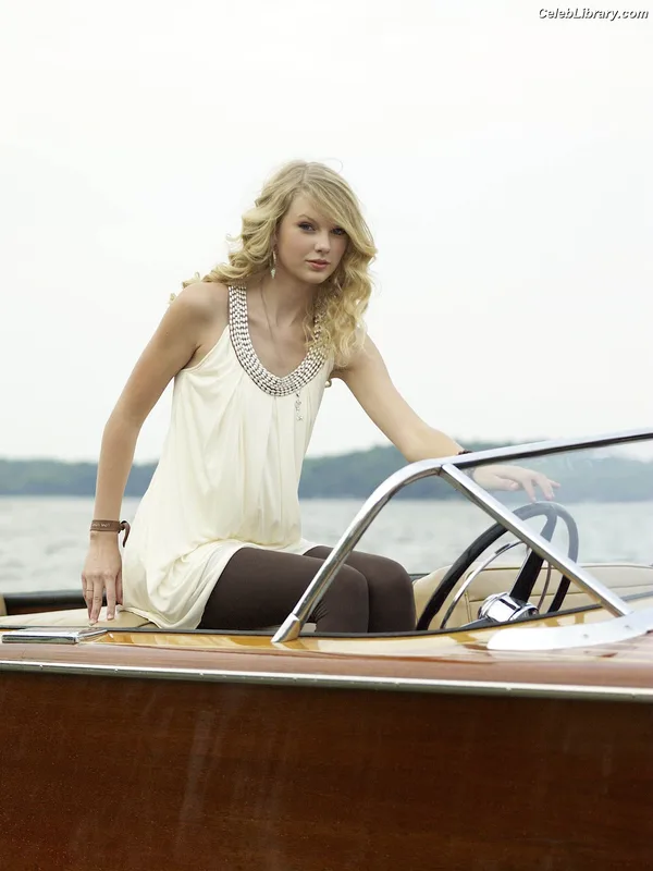 Taylor Swift photo 10 of 4190