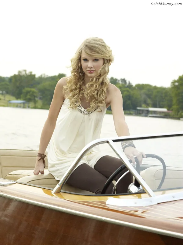 Taylor Swift photo 7 of 4190