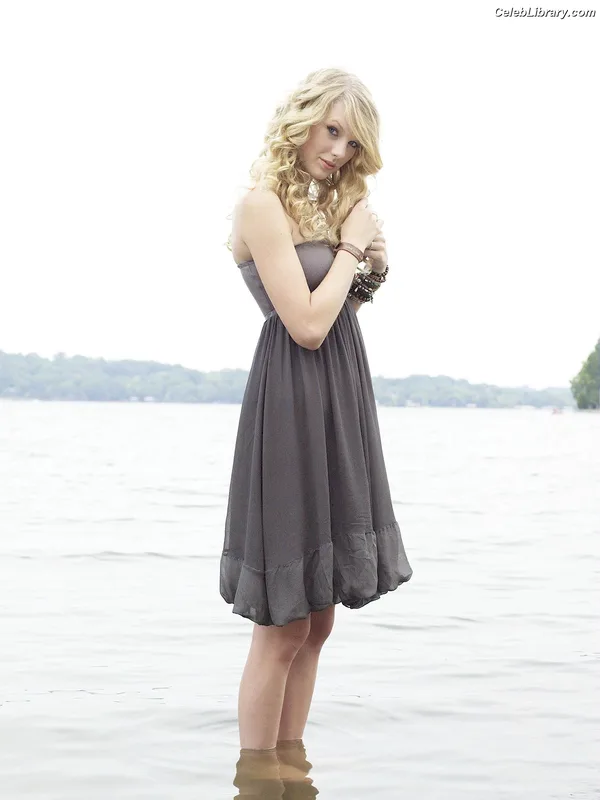 Taylor Swift photo 14 of 4190