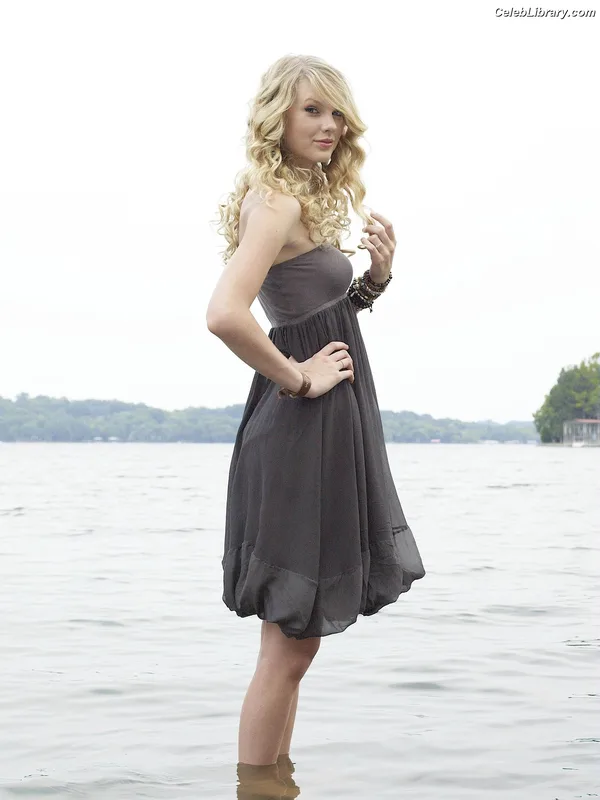 Taylor Swift photo 15 of 4190