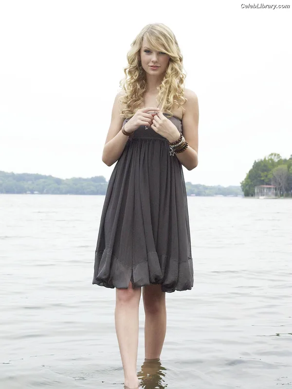 Taylor Swift photo 19 of 4190