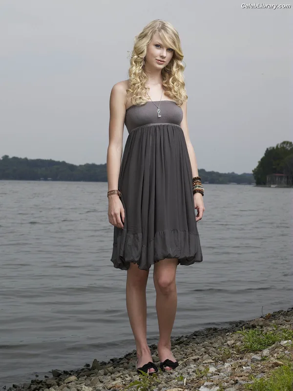 Taylor Swift photo 16 of 4190