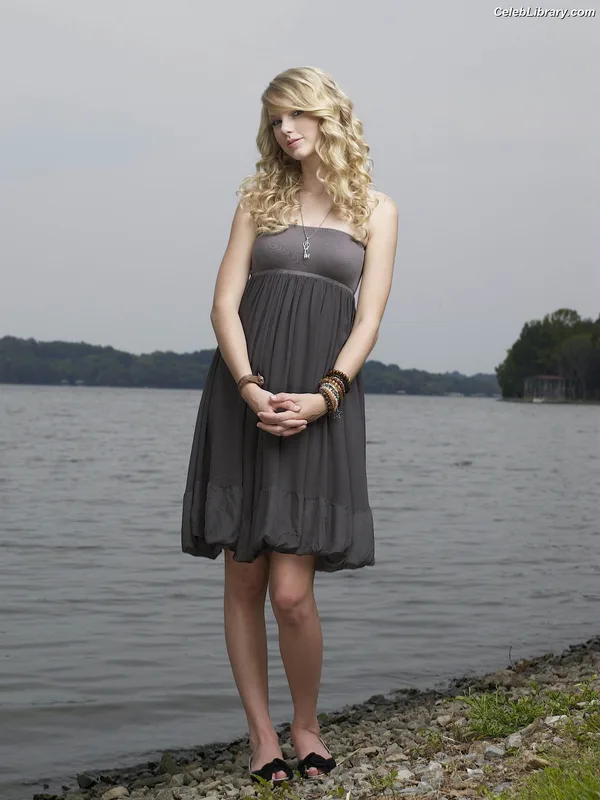 Taylor Swift photo 23 of 4190