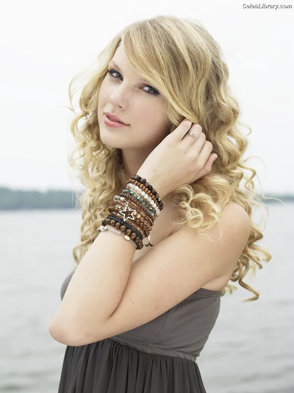 Taylor Swift photo 9 of 4190