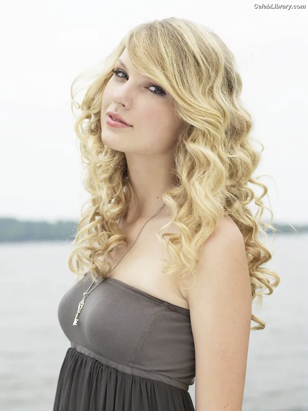 Taylor Swift photo 19 of 4190
