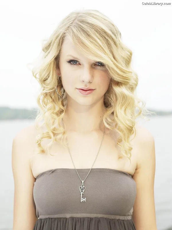 Taylor Swift photo 12 of 4190