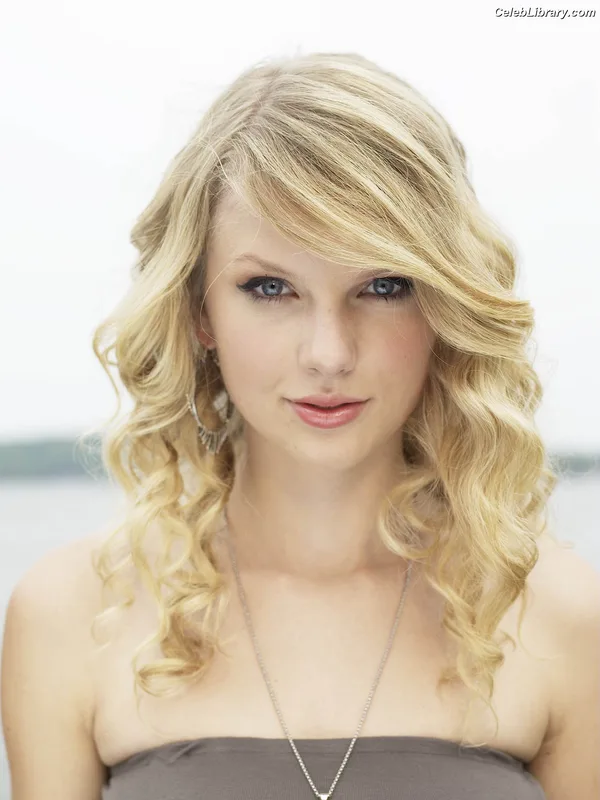 Taylor Swift photo 10 of 4190