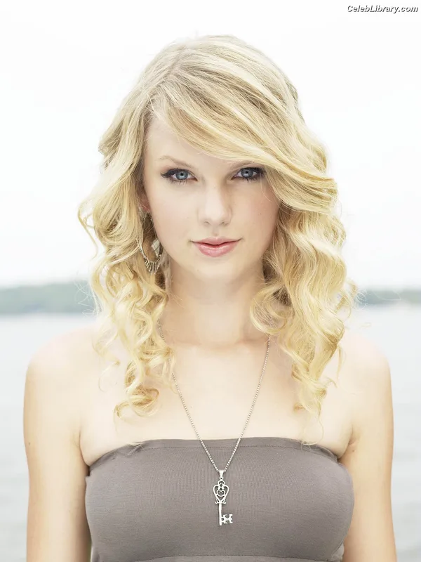 Taylor Swift photo 10 of 4190