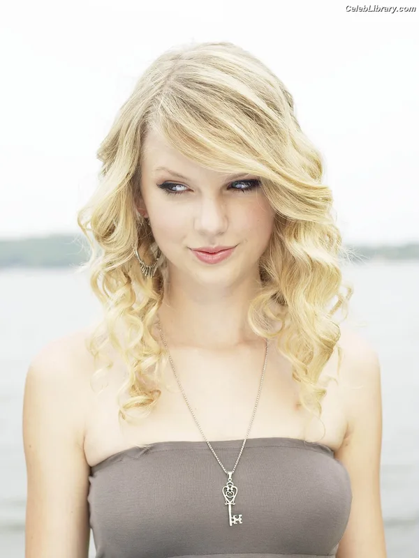 Taylor Swift photo 15 of 4190