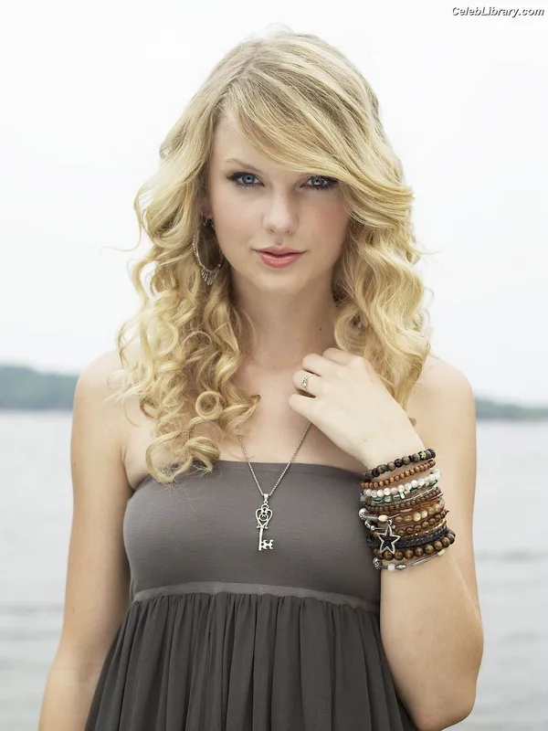 Taylor Swift photo 12 of 4190