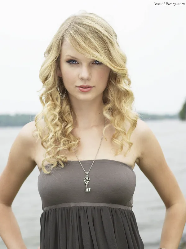 Taylor Swift photo 20 of 4190