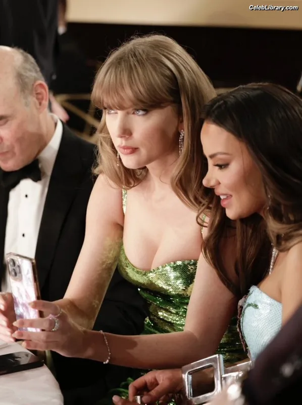 Taylor Swift photo 17 of 4190