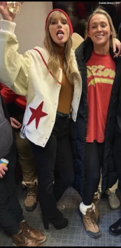 Taylor Swift photo 15 of 4190
