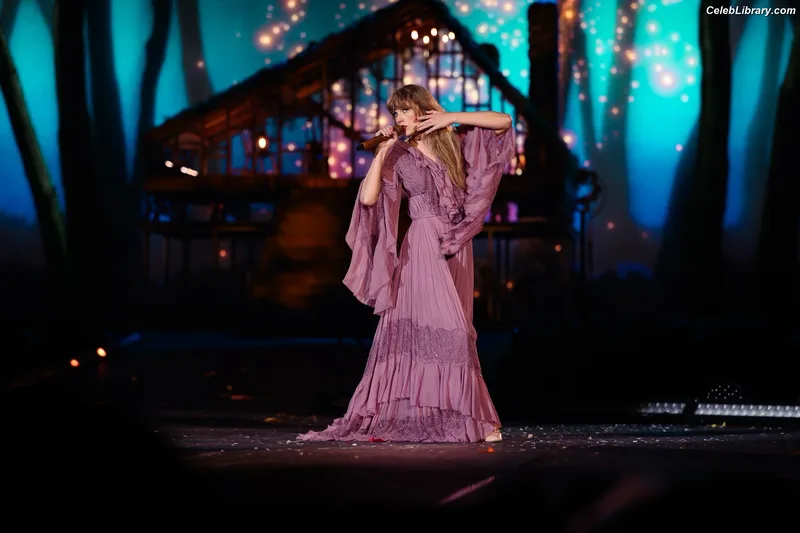 Taylor Swift photo 4 of 4190